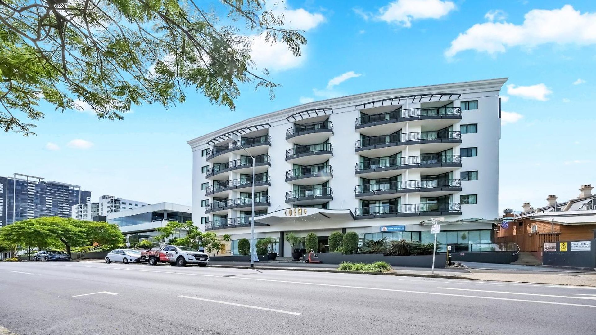 Cosmo Aparthotel 4*