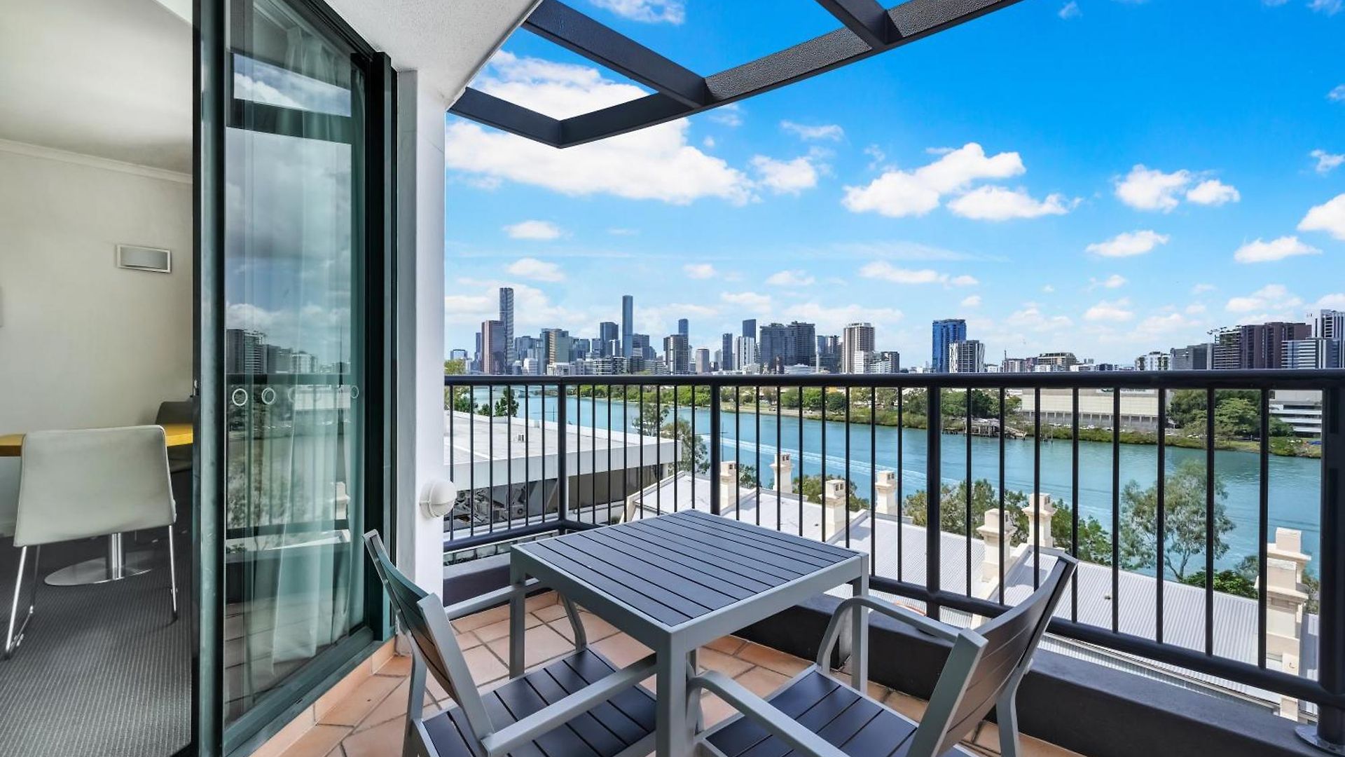 Cosmo Brisbane