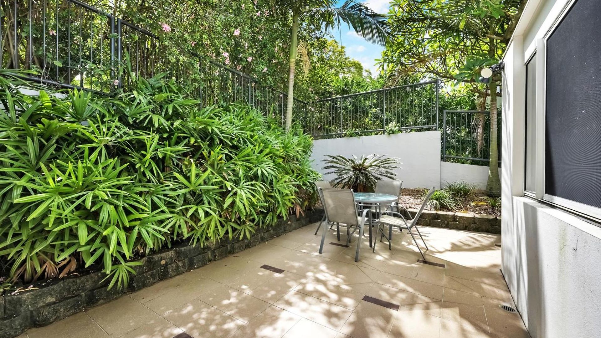 Cosmo 4* Brisbane