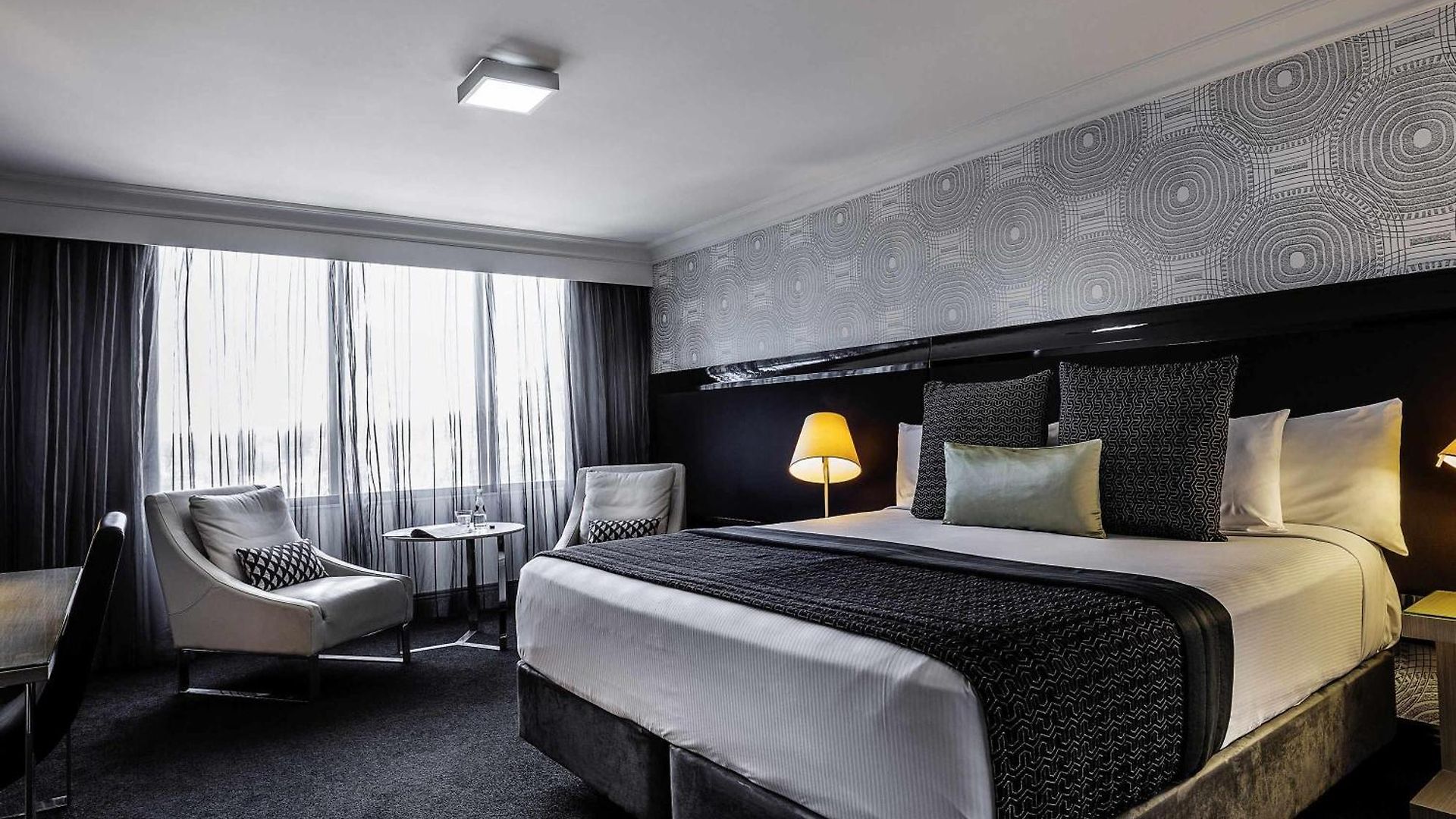Pullman King George Square Hotel 5*