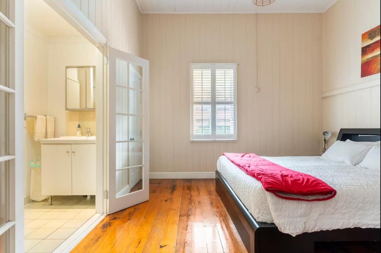 4 Bedroom House - Walk To Southbank Holiday home Brisbane