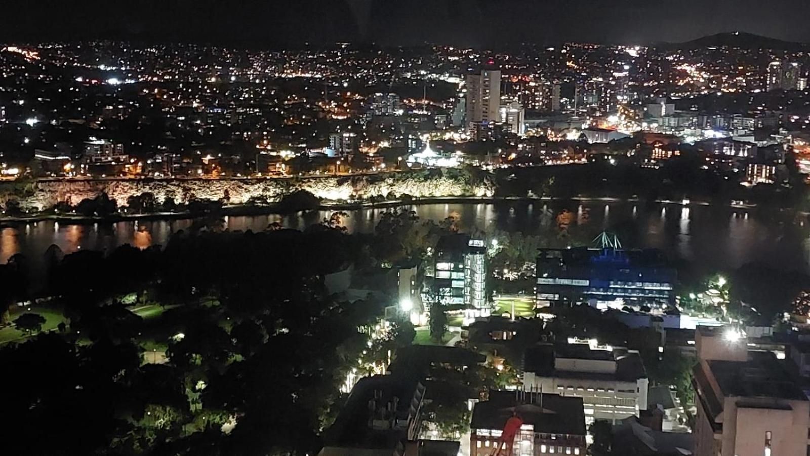 Luxury Riverfront Level 38 Queen's Wharf Tower *
