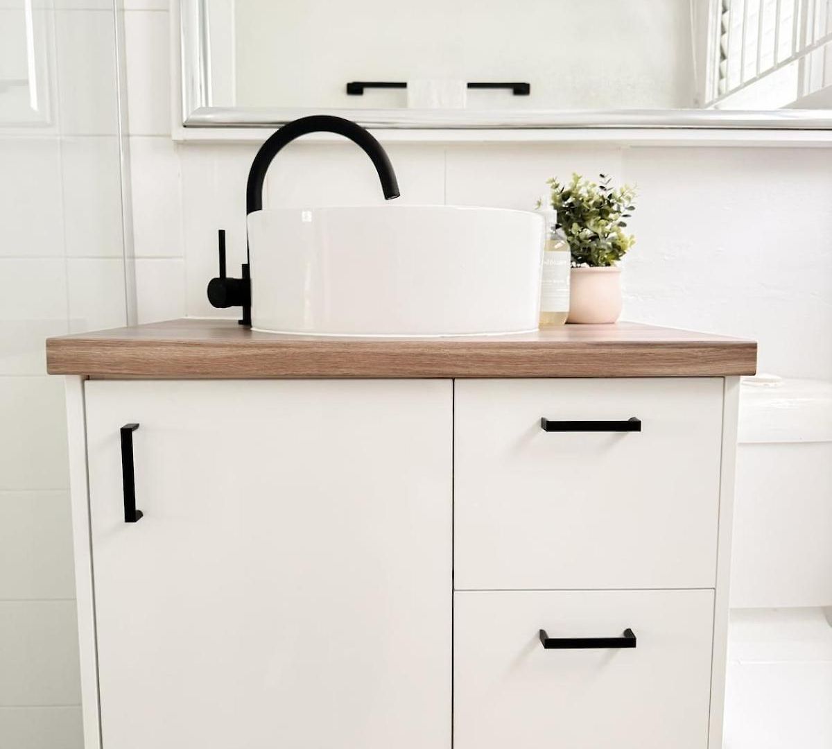 Cbd - 2br - Sleeps 6 - Snacks Wifi - Parking Apartment