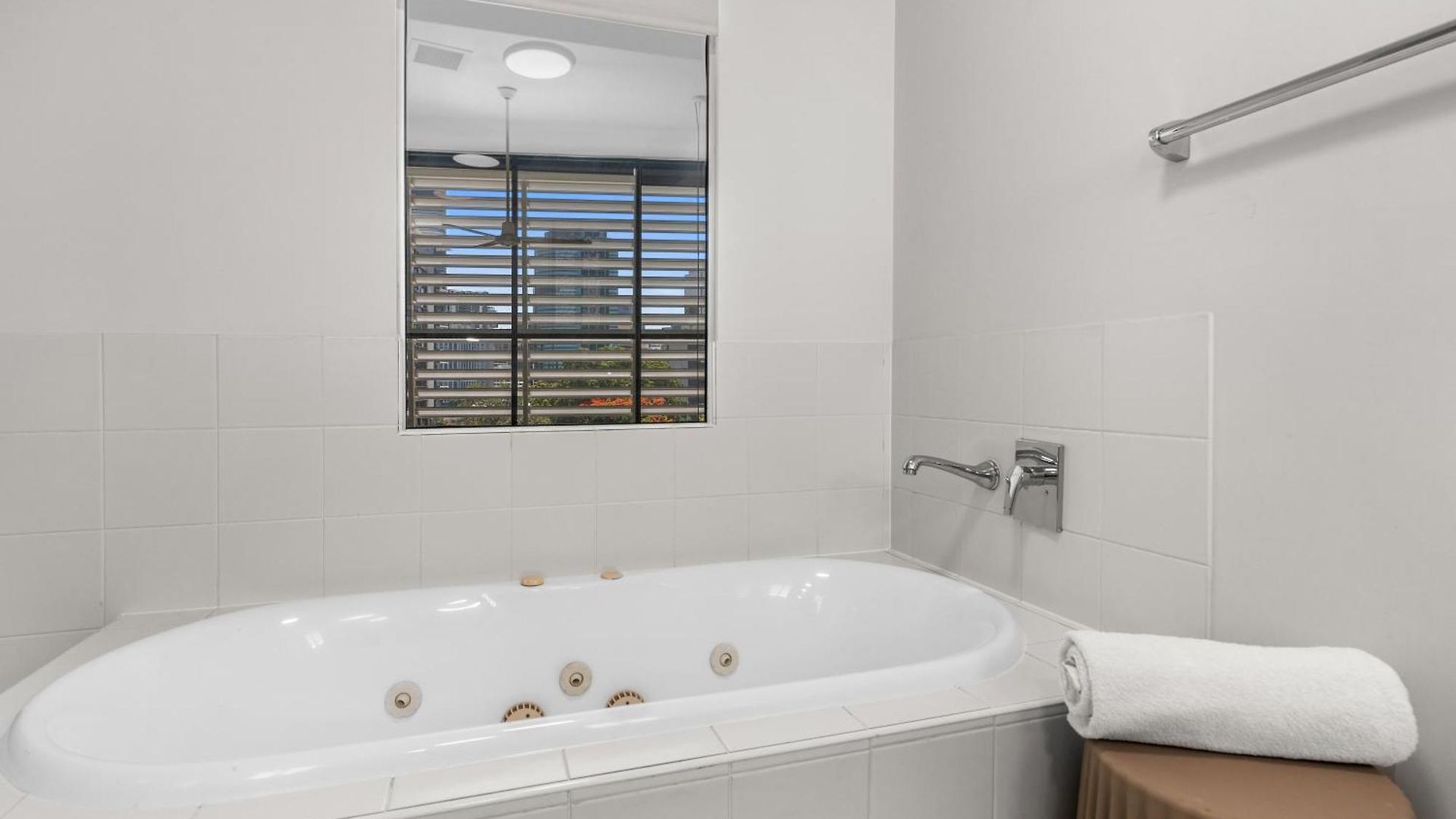 The Docks On Goodwin Aparthotel 5*