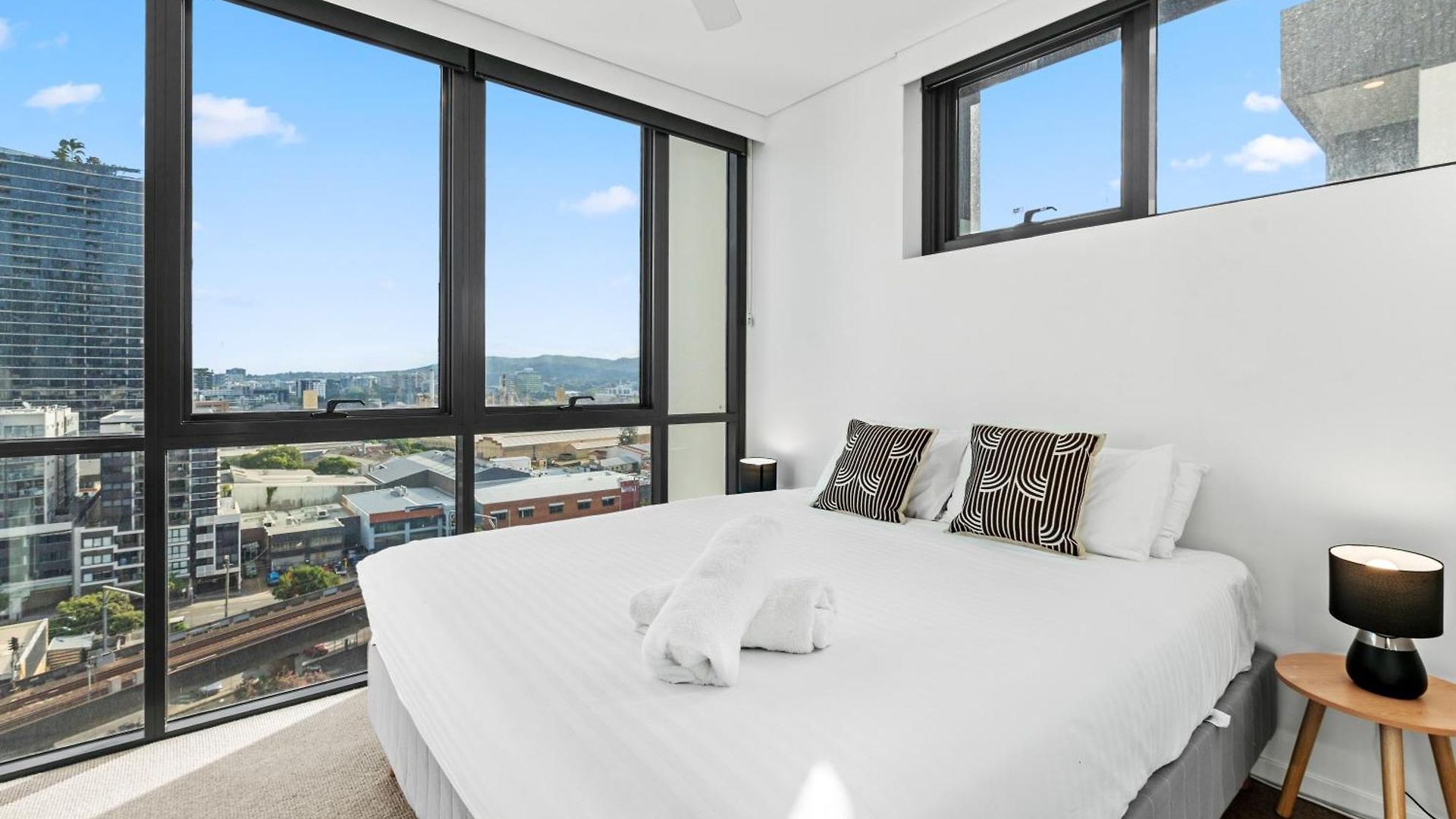 Apartment Art House With 2 Kingbeds At Cultural Centre