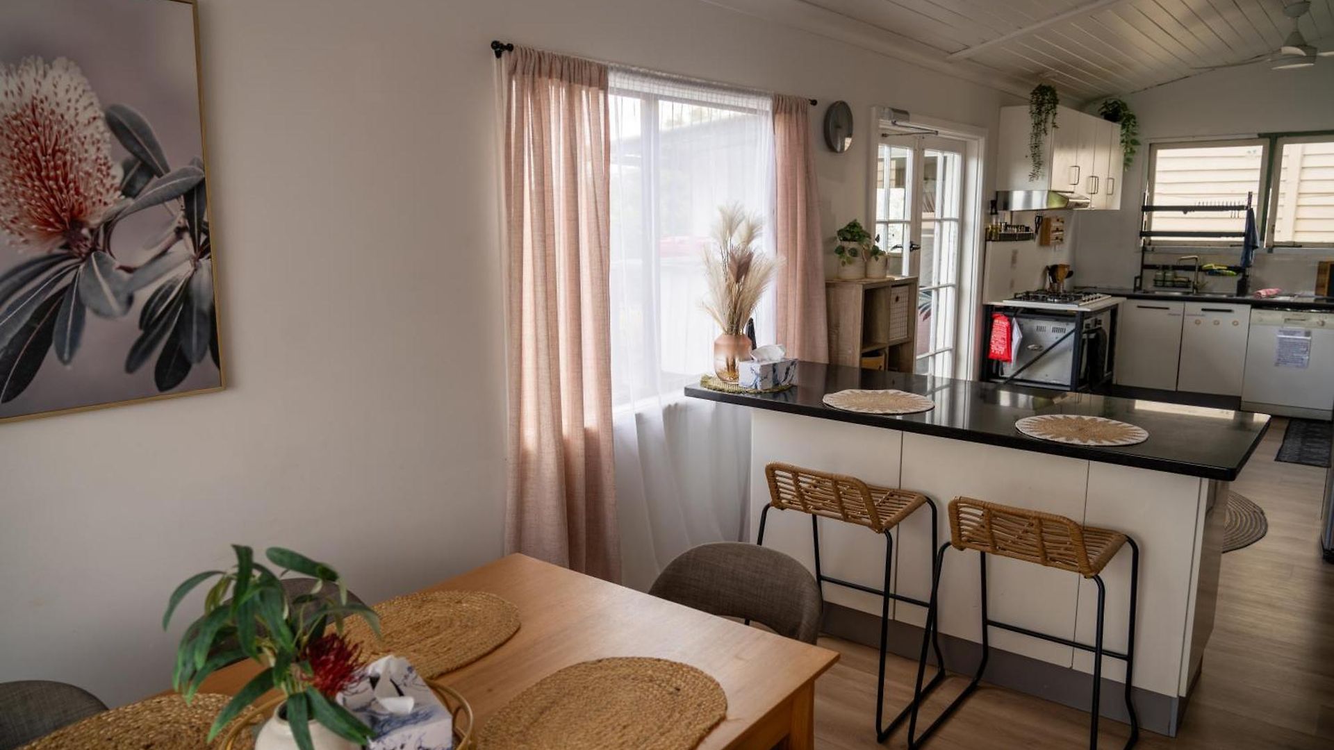 Hot Tub, Ice Bath, Gym, Sauna, Pool Table Coorparoo Haven Brisbane