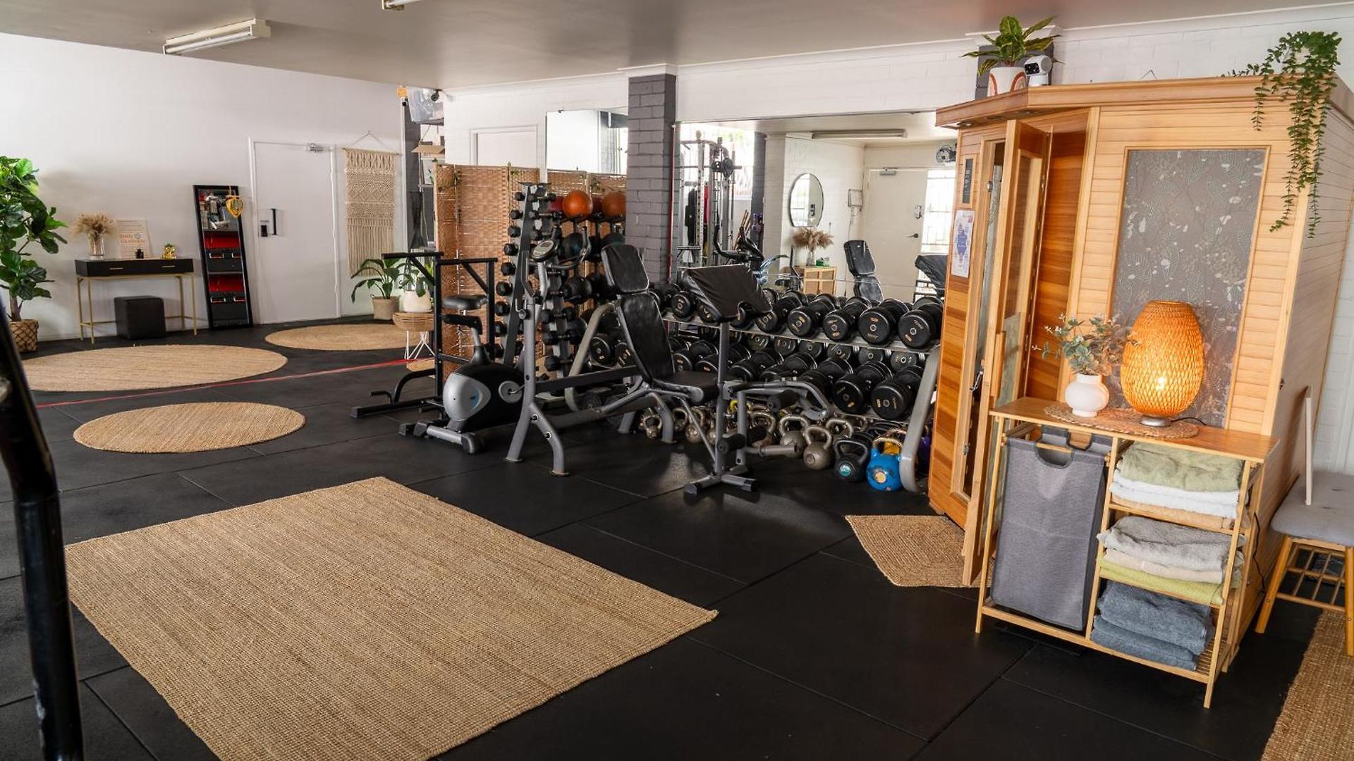 Homestay Hot Tub, Ice Bath, Gym, Sauna, Pool Table Coorparoo Haven Brisbane