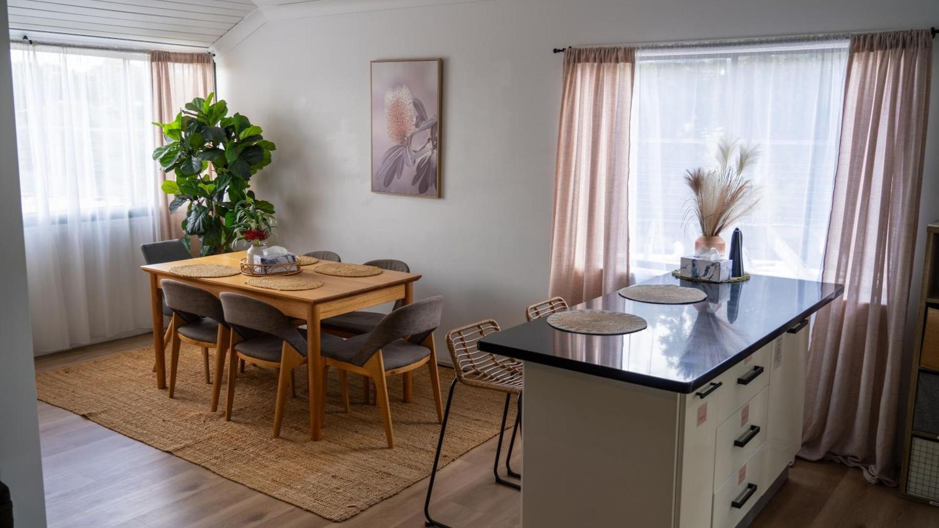 Homestay Hot Tub, Ice Bath, Gym, Sauna, Pool Table Coorparoo Haven *