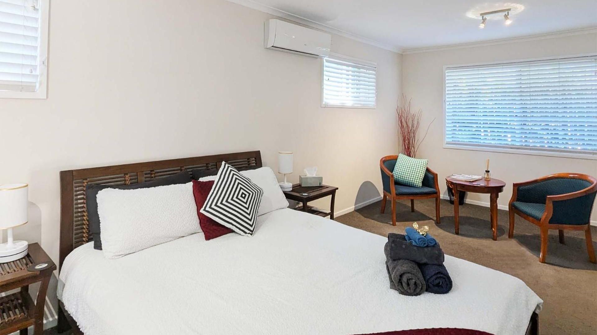Holiday home Stylish New Farm Retreat W Parking Walk Cafes & River