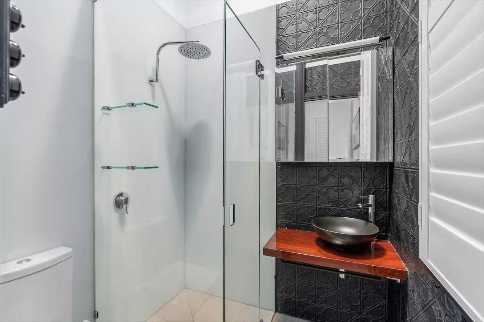 Elegant Dual-level Near Cafes, Parks & River * Brisbane