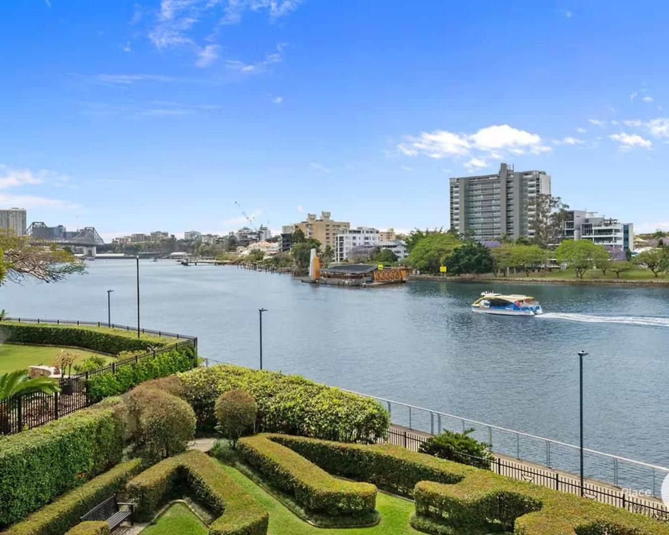Elegant Dual-level Near Cafes, Parks & River * Brisbane