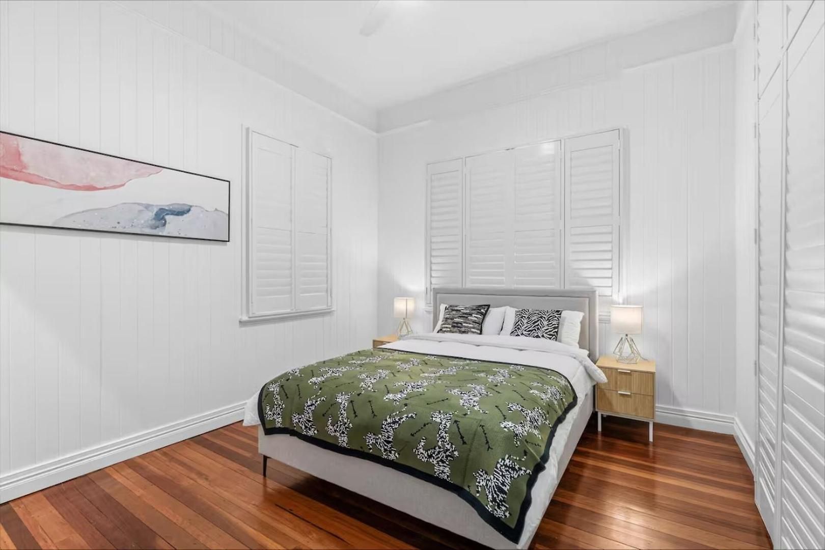 Holiday home Elegant Dual-level Near Cafes, Parks & River