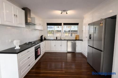 Holiday home 2br Chic Urban Escape In Norman Park Near Bne With Parking Brisbane