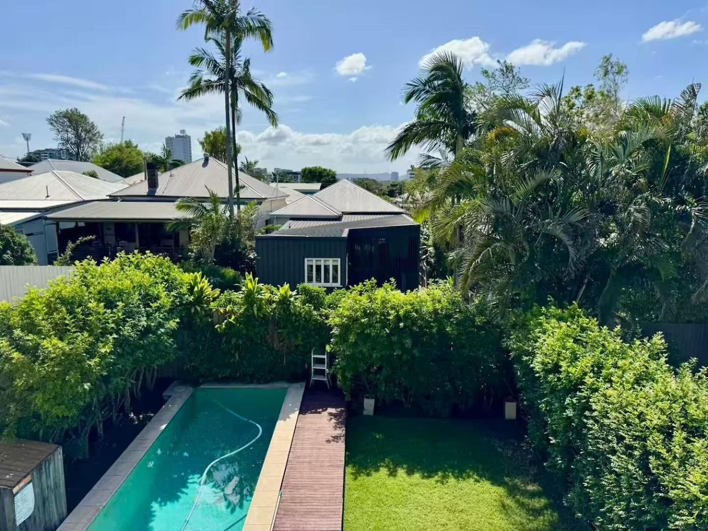 East Federation-style Pool Holiday home *
