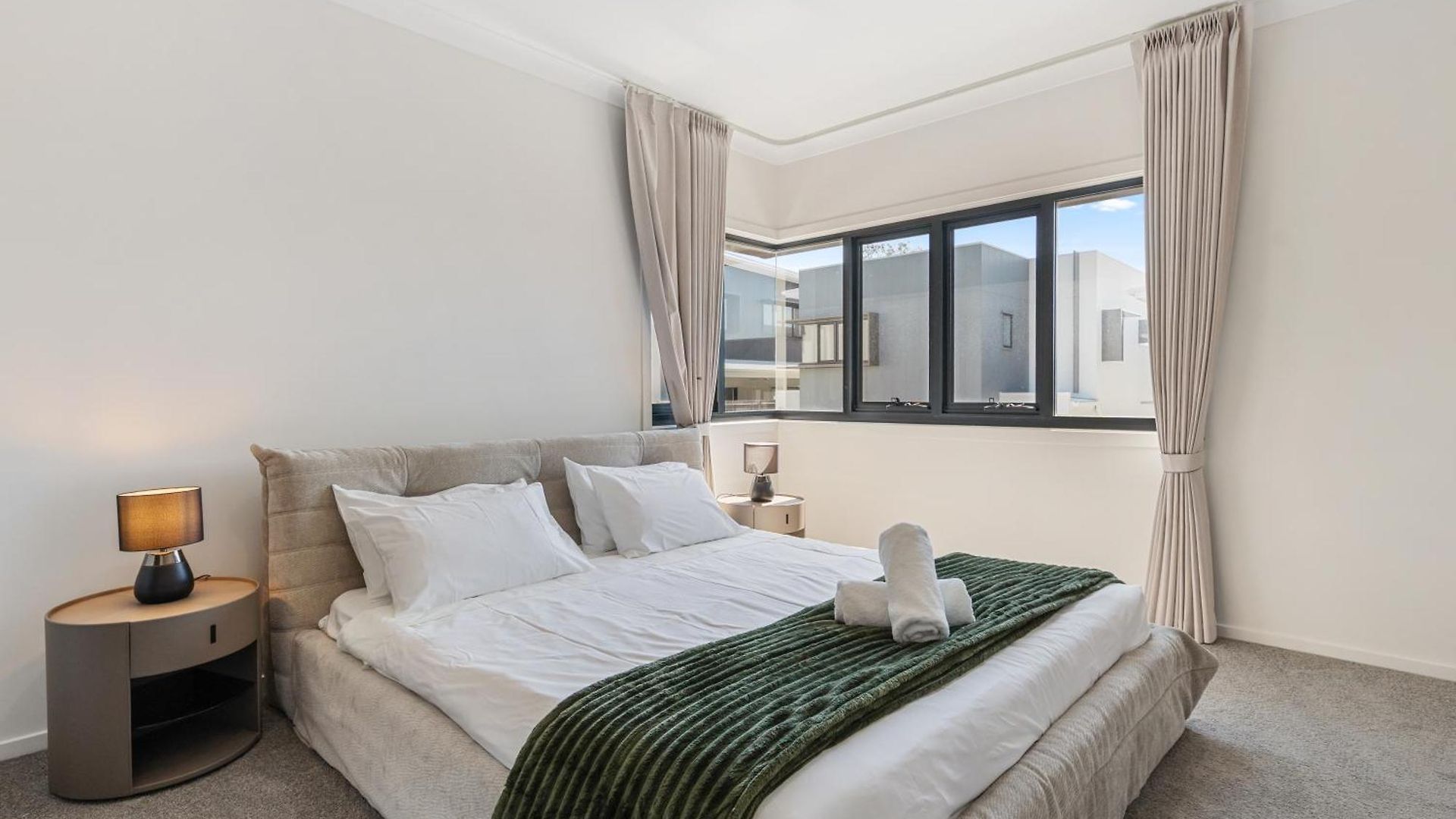 Cassa Aura Place - Modern 4br Homes Brisbane