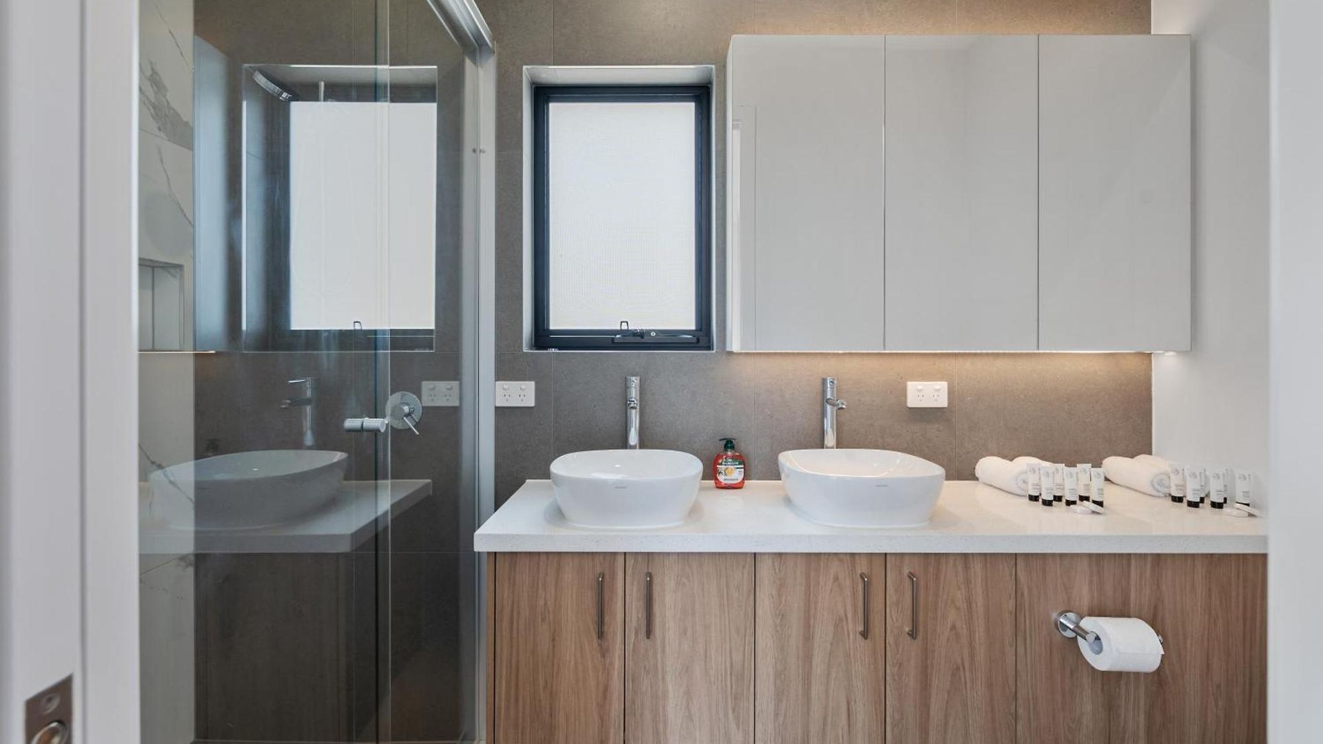 Cassa Aura Place - Modern 4br Homes *