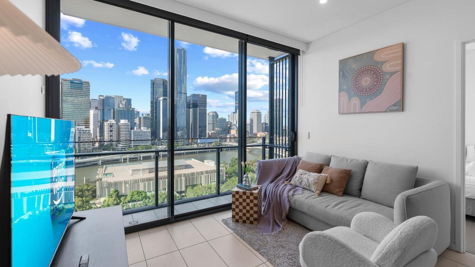 Modern 2br With River View & Free Parking! Brisbane