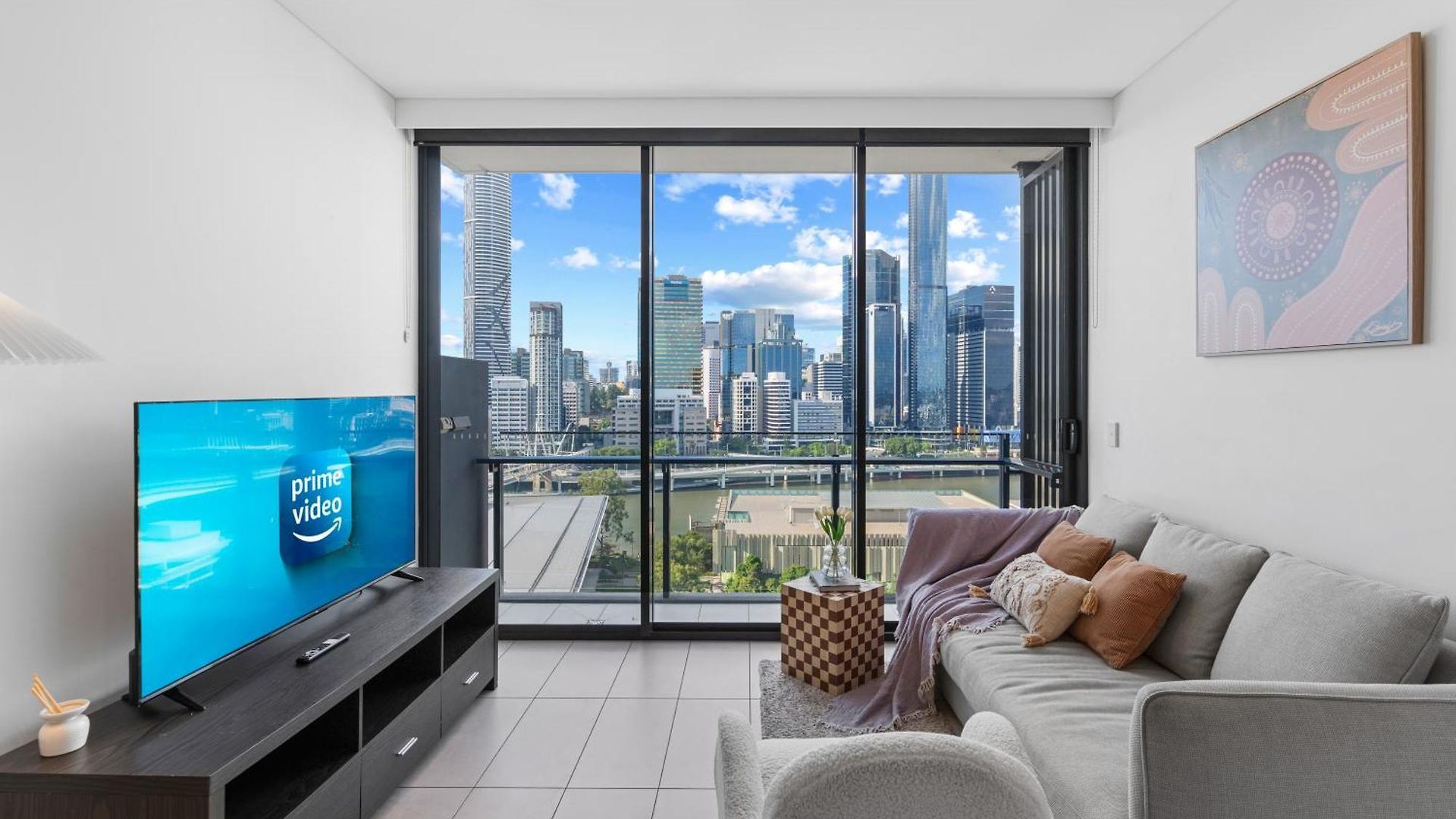 Modern 2br With River View & Free Parking! Apartment