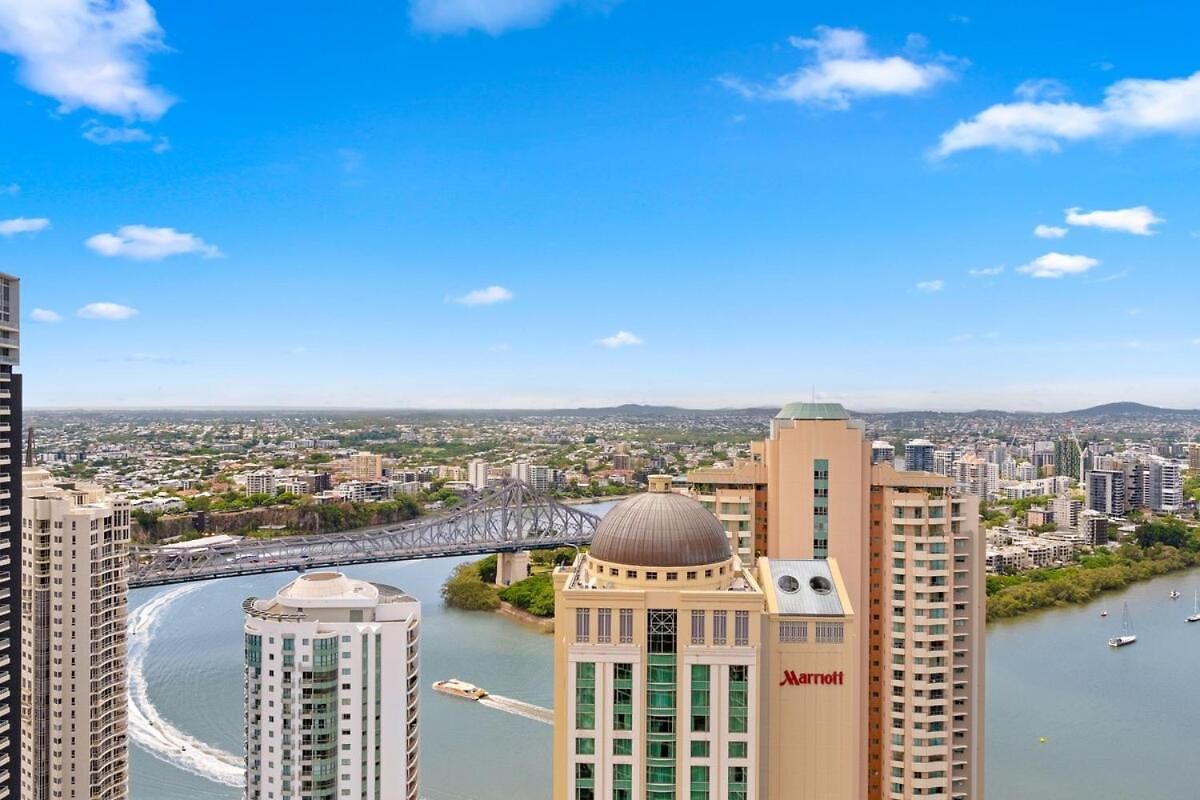 The Story - 2bed-2bath-2car-pool-views - Cbd Apartment *