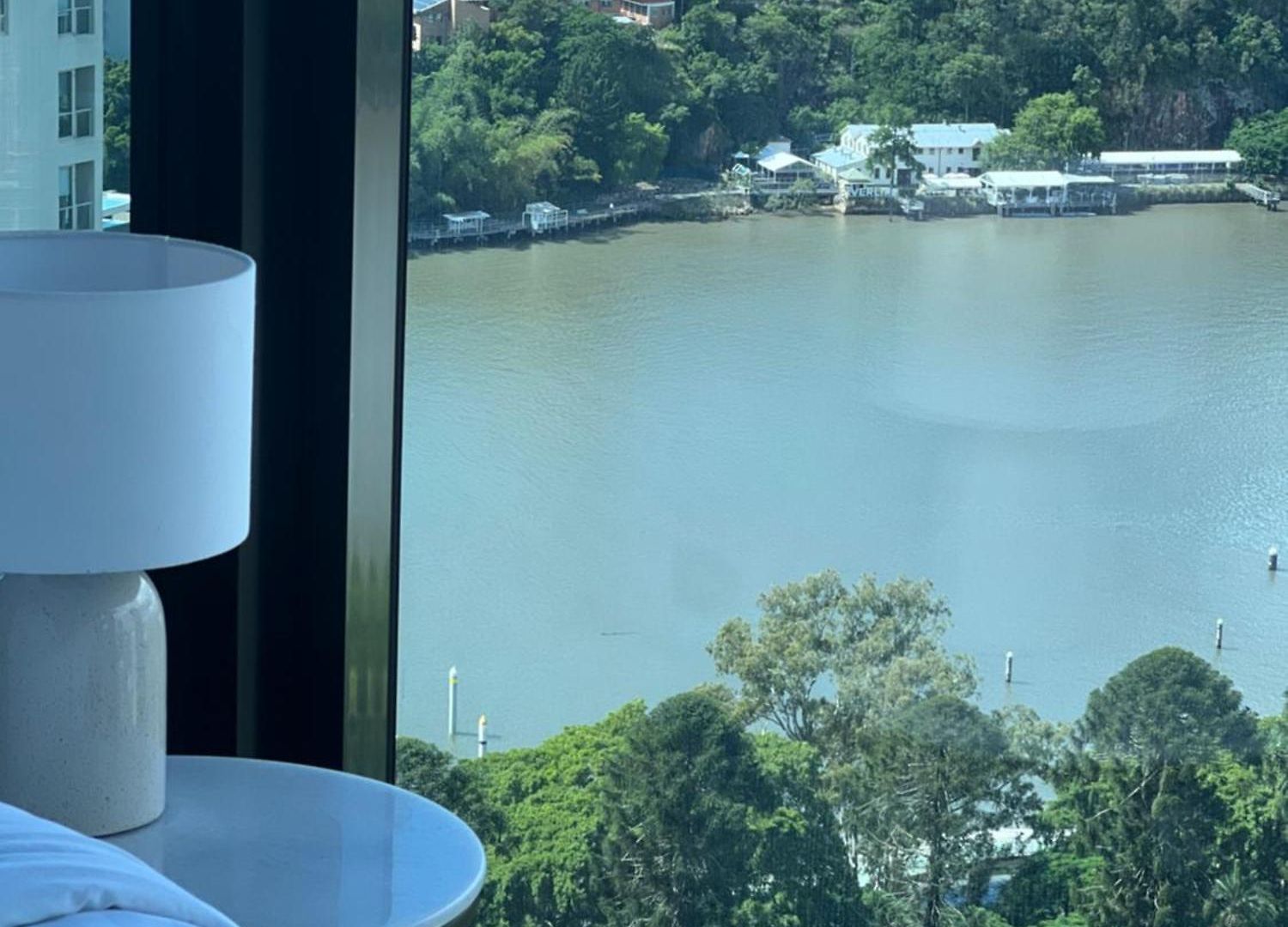 A Gallery In The Sky! Balcony, Pool And Parking At Skytower Level 33 Views In Brisbane! *