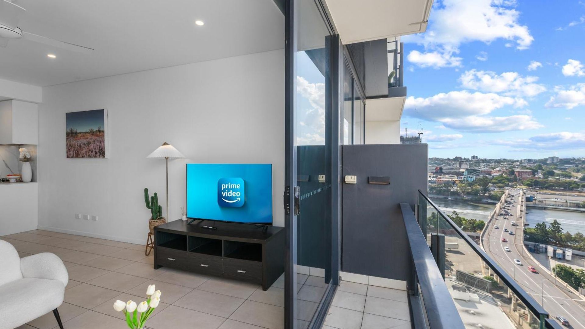 Modern 2br With River View & Free Parking!