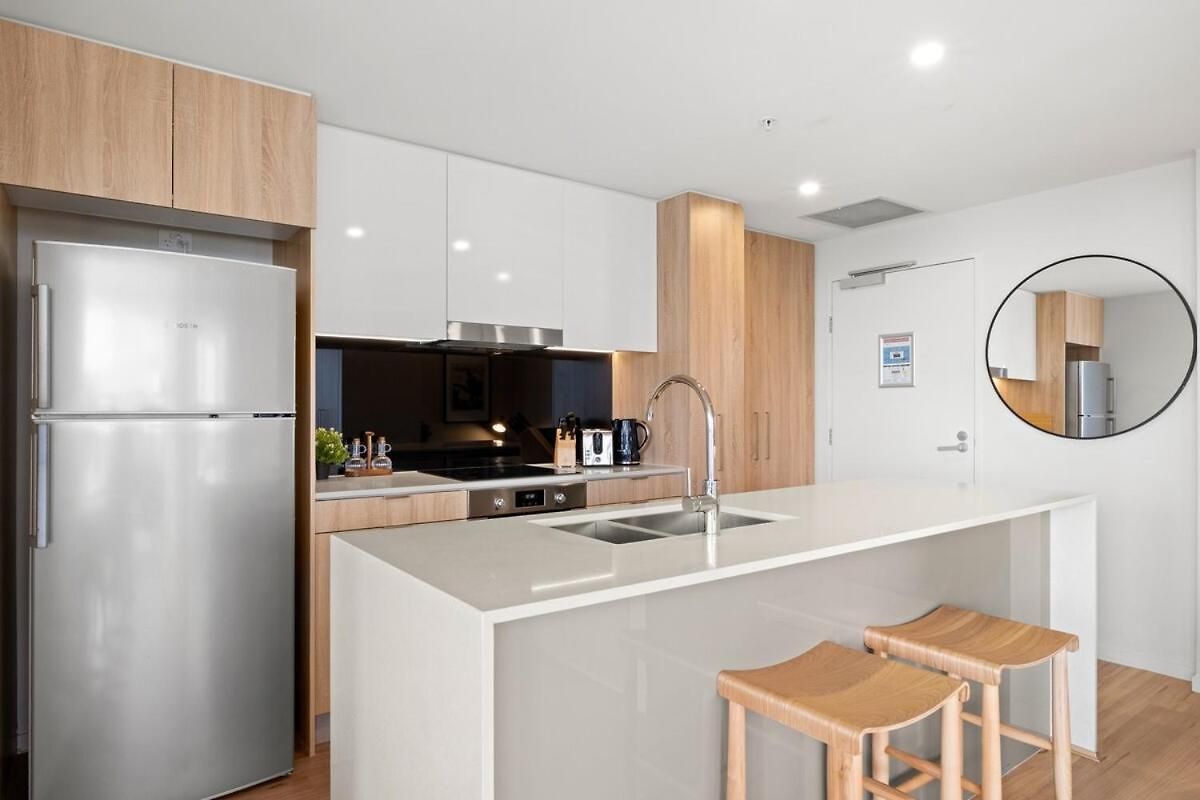 The Story - 2bed-2bath-2car-pool-views - Cbd Apartment *