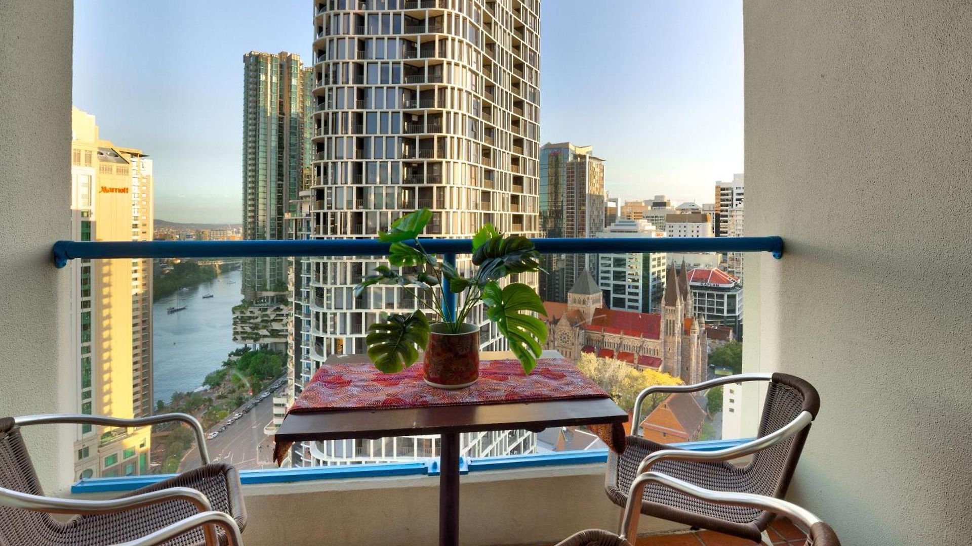 Apartment Indigescapes River Views Sleeps 6 Includes Carpark