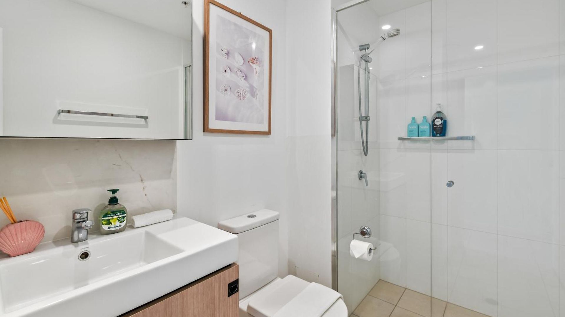 Modern 2br With River View & Free Parking!