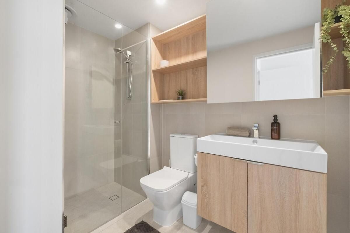 The Story - 2bed-2bath-2car-pool-views - Cbd Apartment *