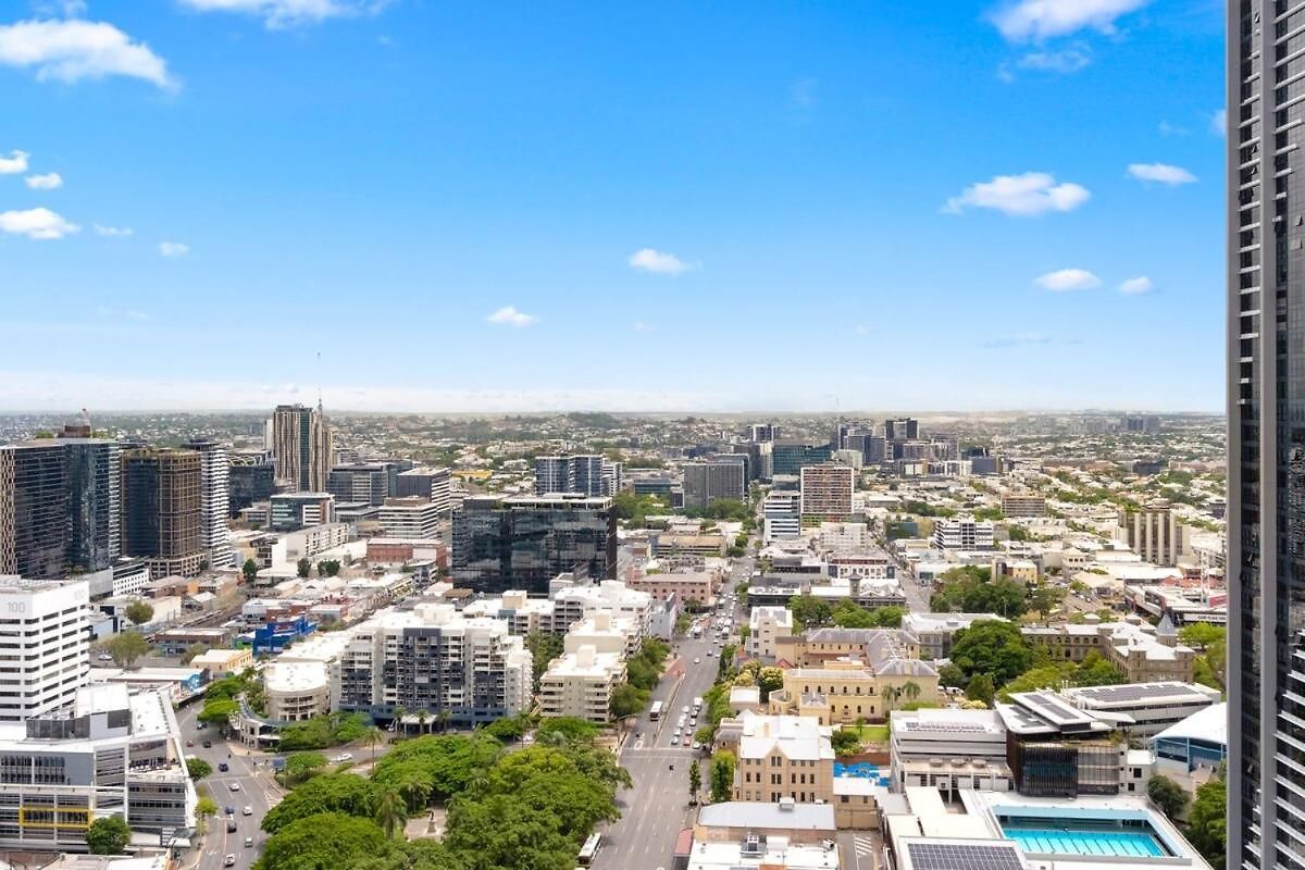 The Story - 2bed-2bath-2car-pool-views - Cbd *