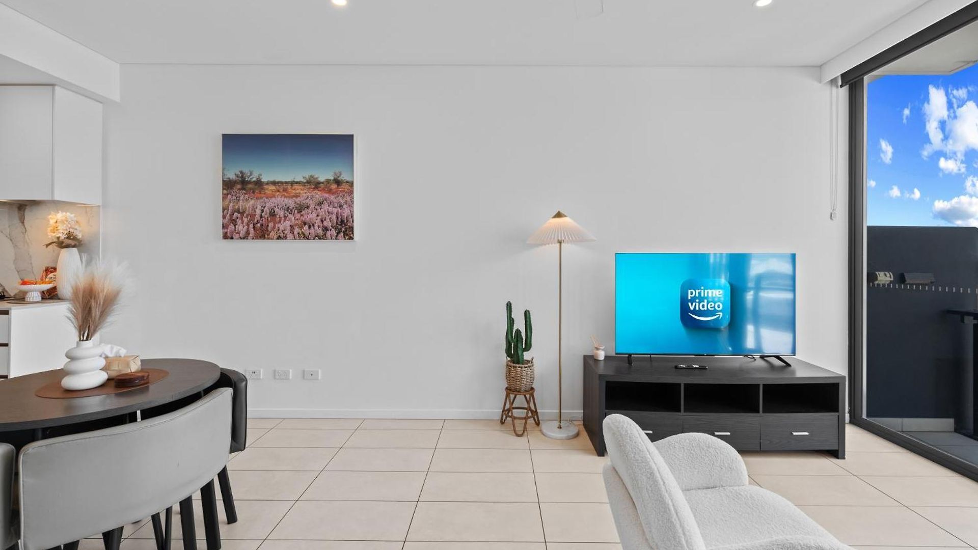 Modern 2br With River View & Free Parking! Apartment