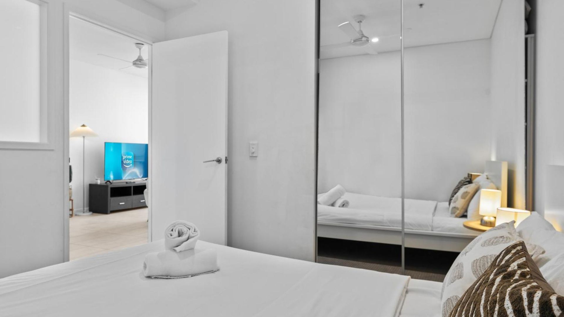 Modern 2br With River View & Free Parking! Apartment *