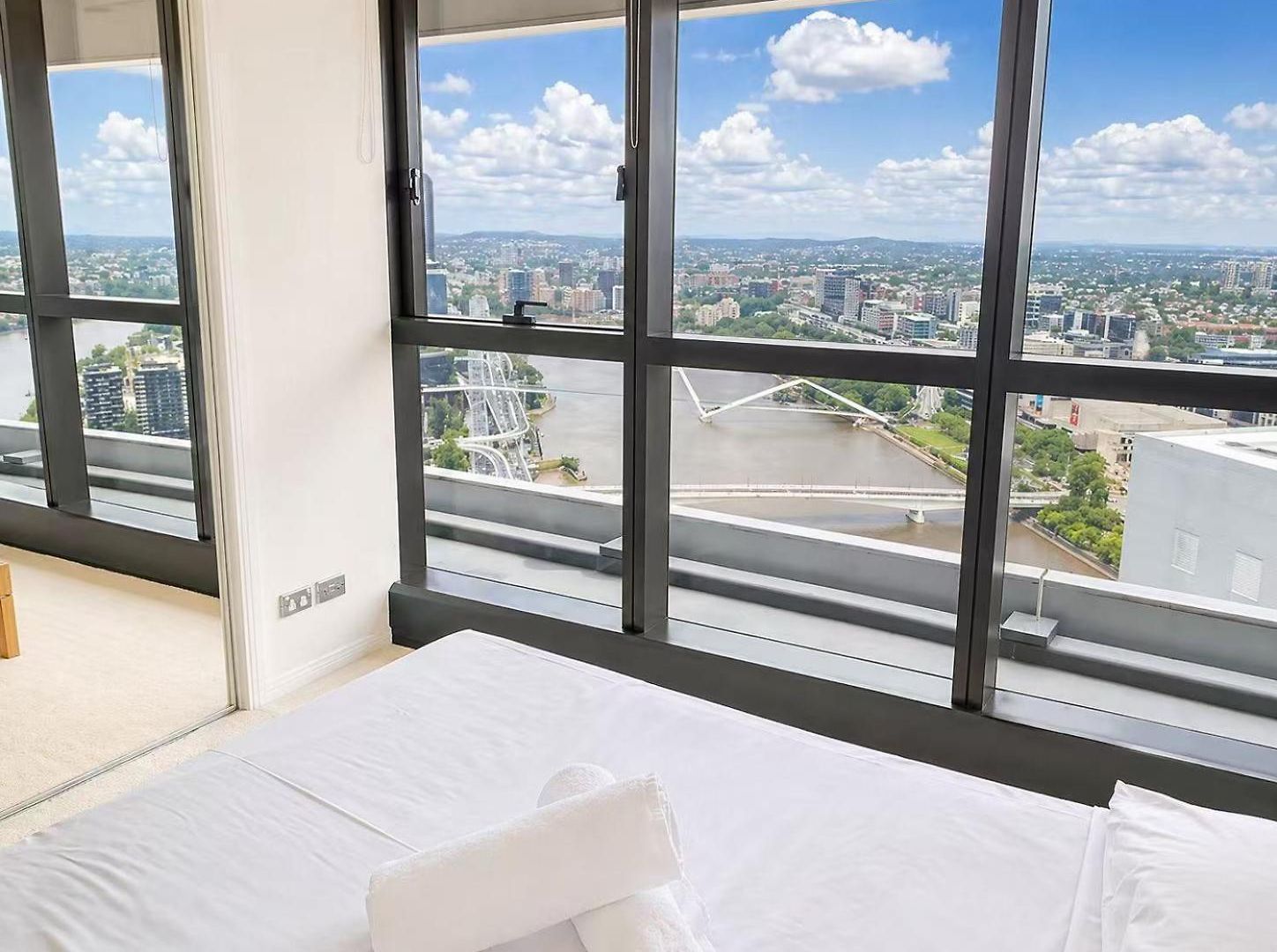 Modem Two Bedroom In Inner Cbd Apartment Brisbane