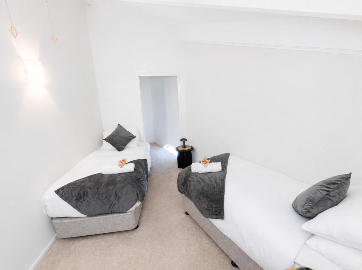 Stylish Heritage 2br Loft Near And River With Pool And Free Parking *