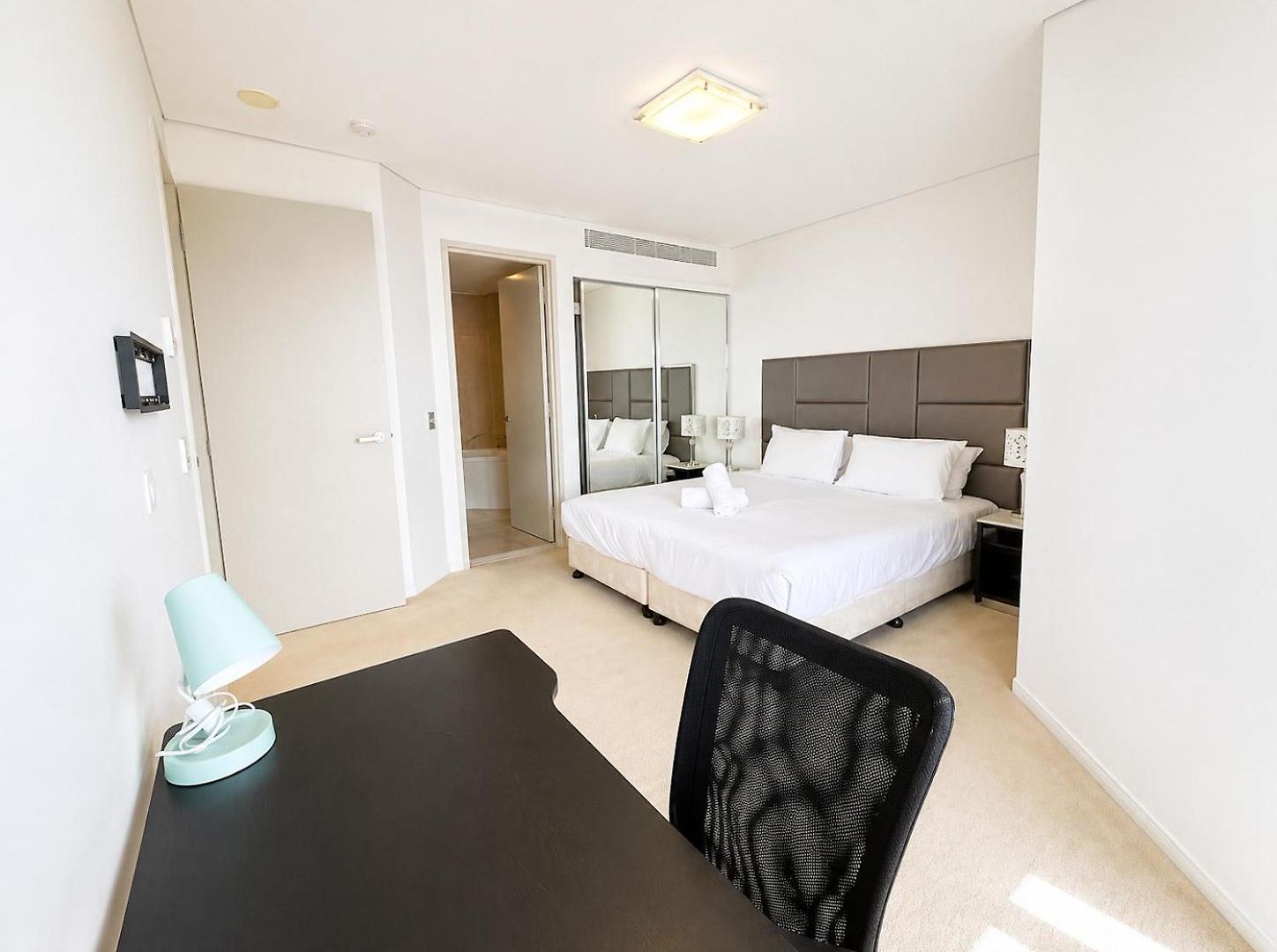 Apartment Modem Two Bedroom In Inner Cbd *