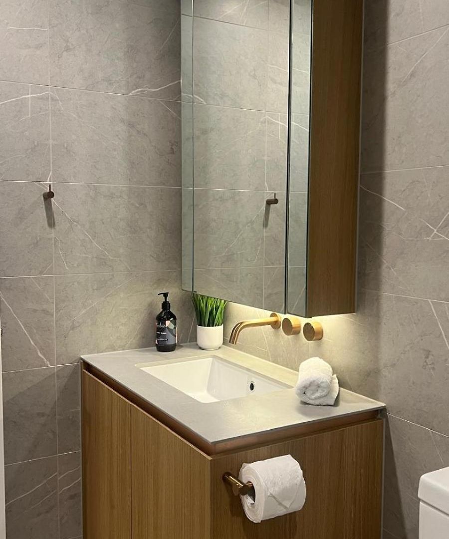 Lux Style Spacious 2 Bed 2 Bath Apt, Pool , Parking Brisbane