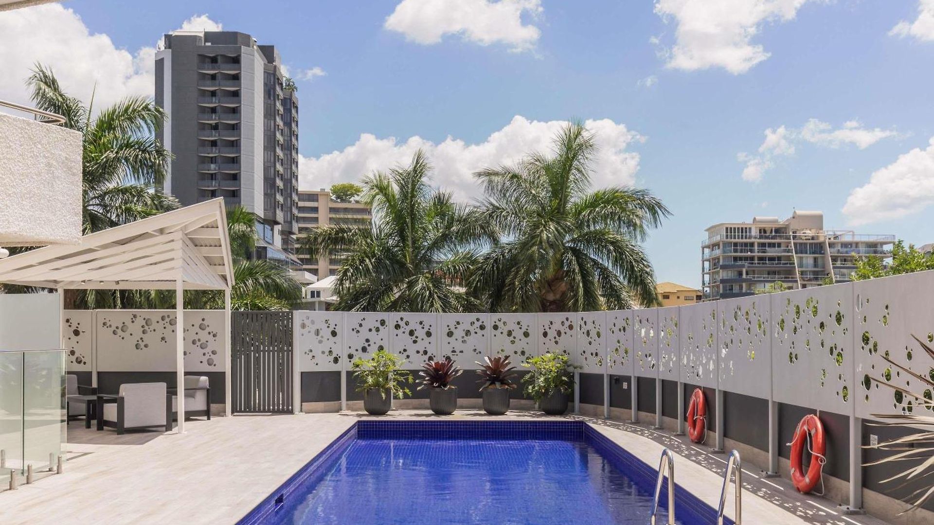 Mercure Spring Hill Hotel 4*