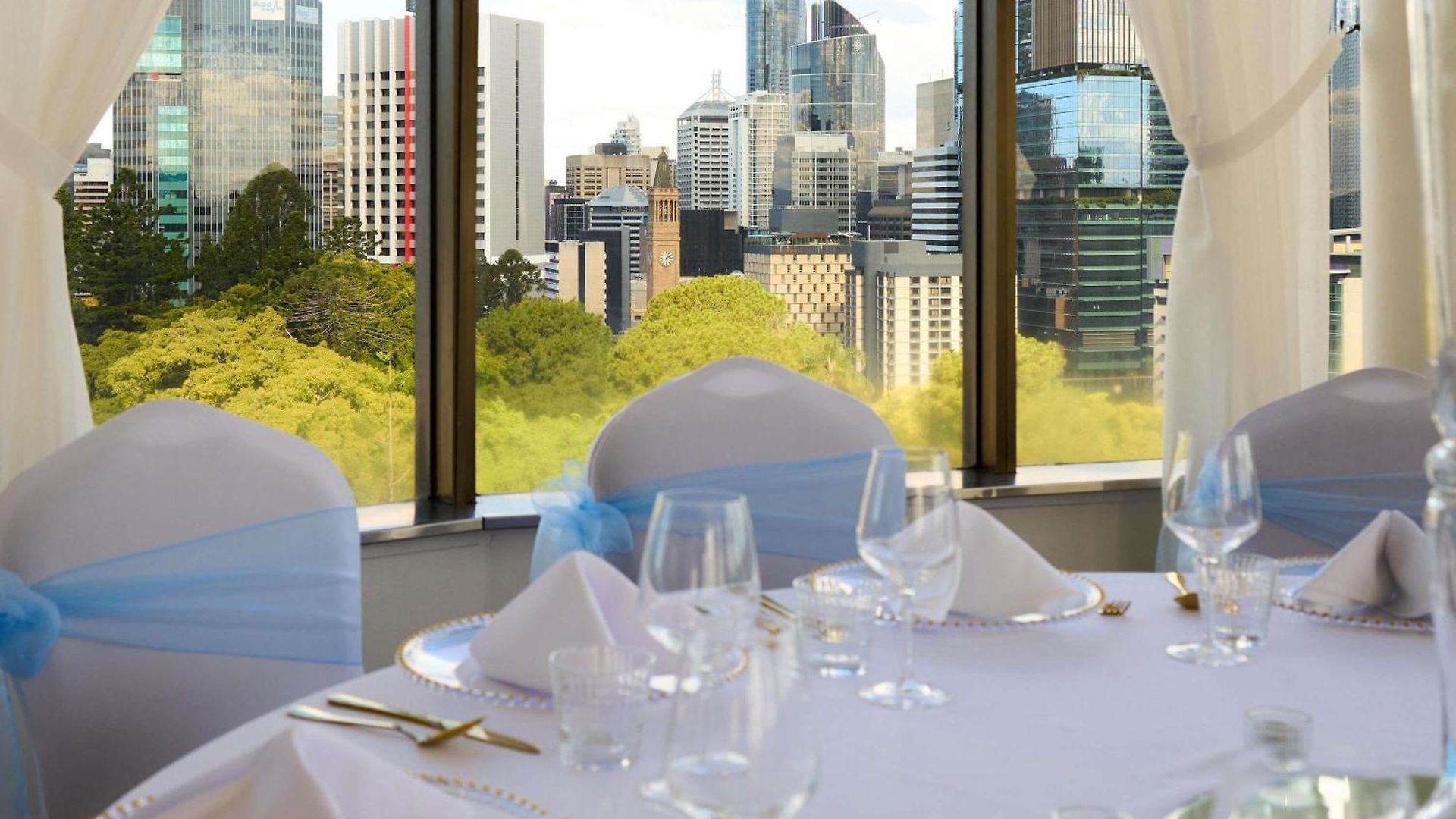 Mercure Spring Hill Hotel 4*