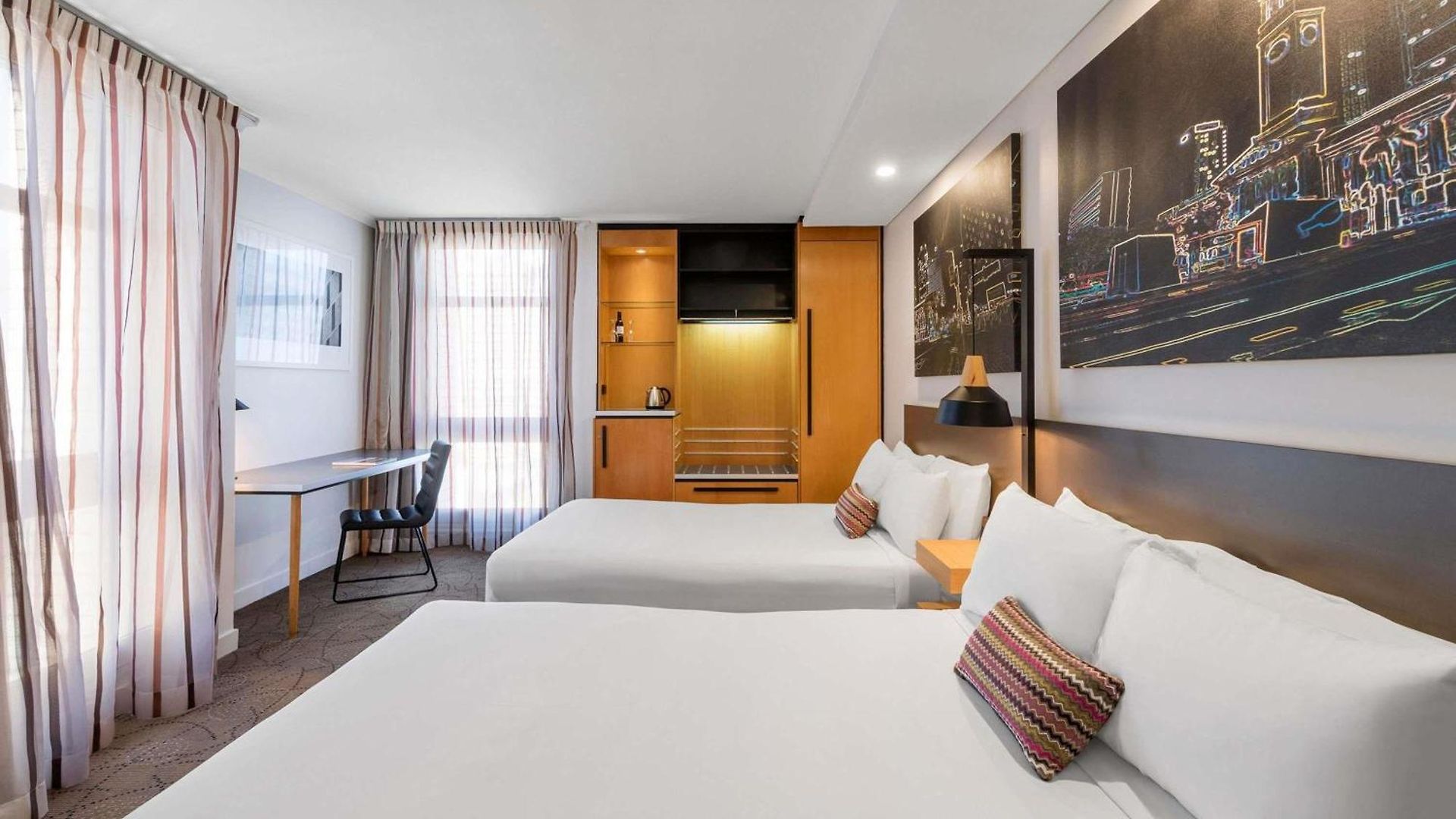 Mercure King George Square 4*