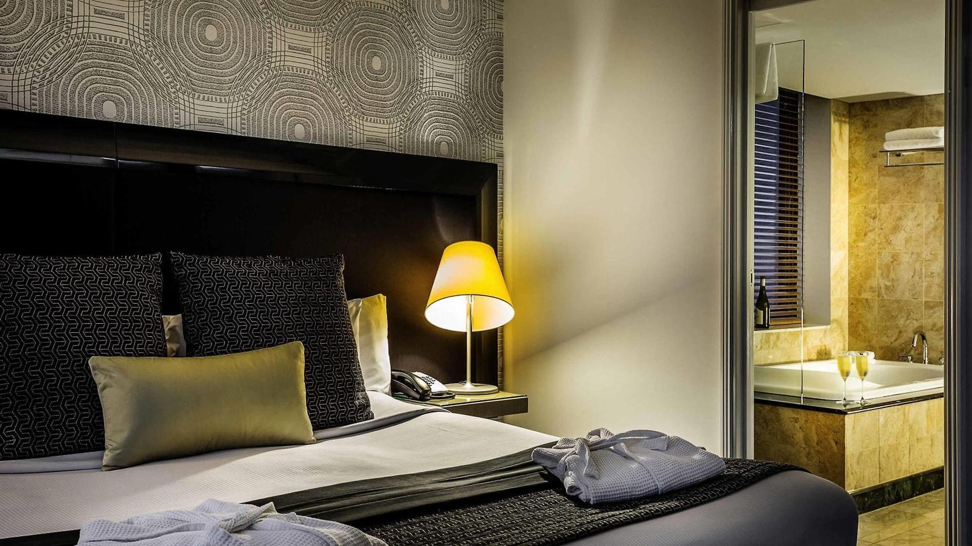Pullman King George Square 5* Brisbane