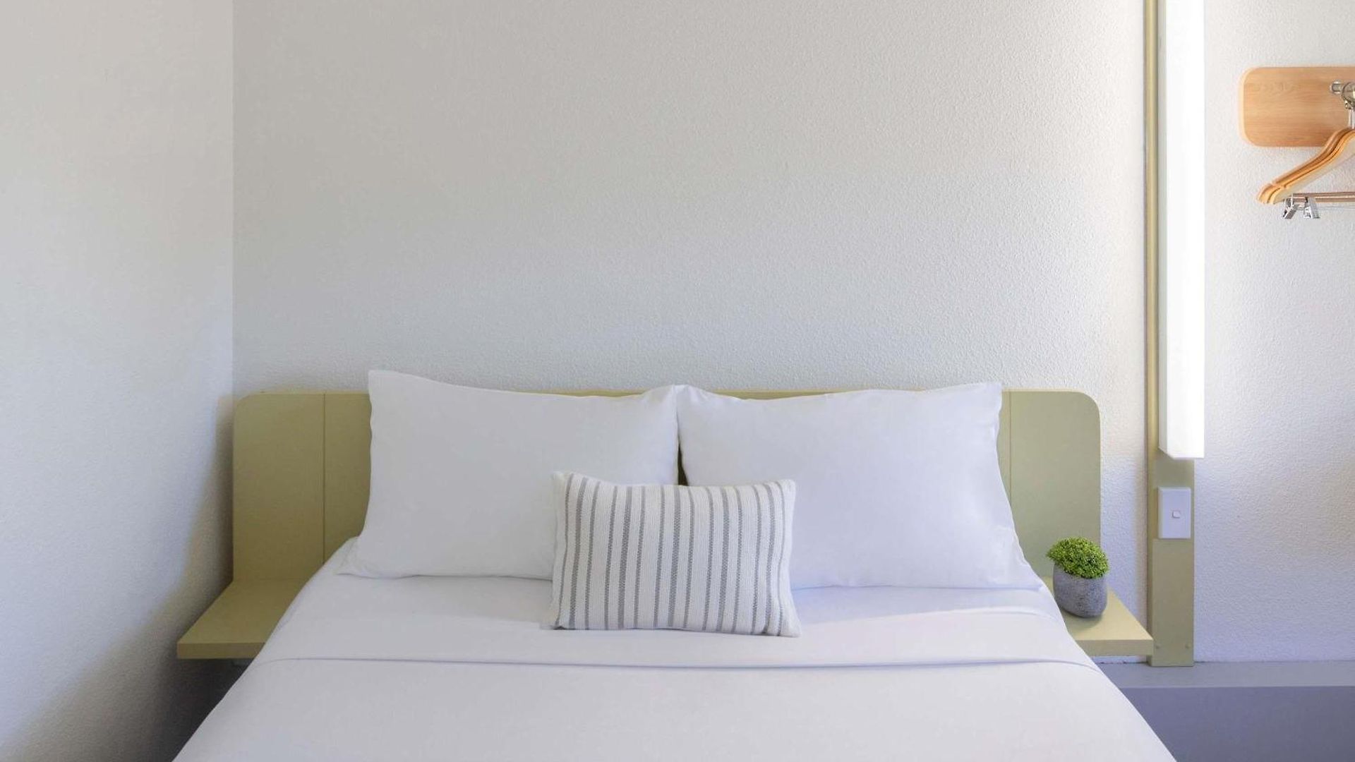 Hotel Ibis Budget Airport 3*