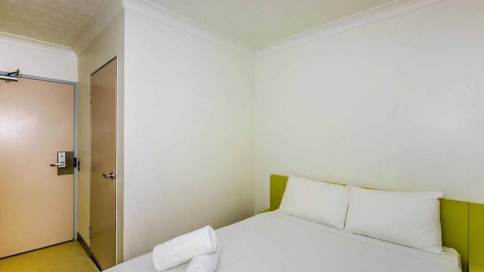 Ibis Budget Airport Hotel 3*