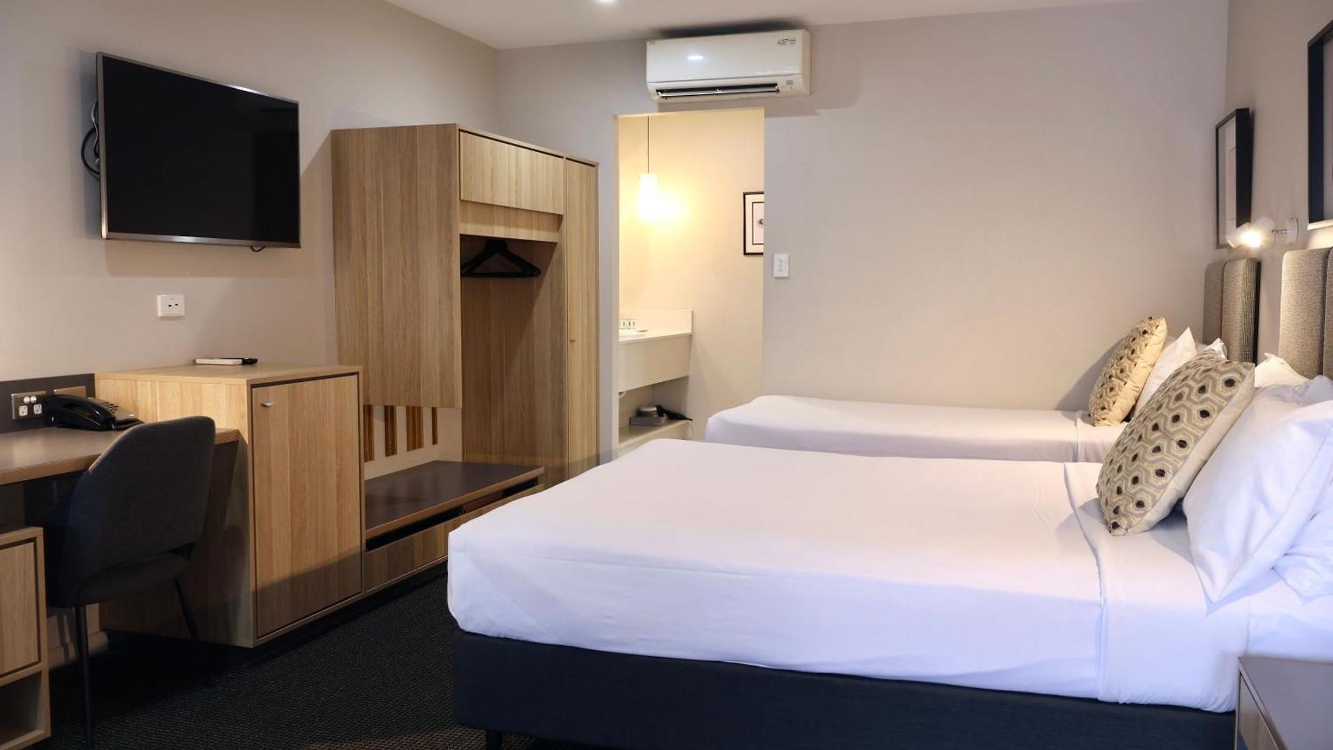 International Virginia Hotel 4*