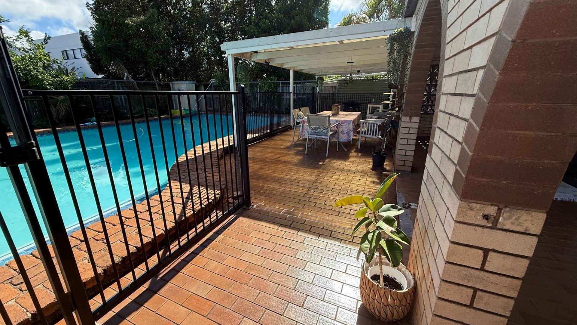 4br Big Family House With Huge Pool