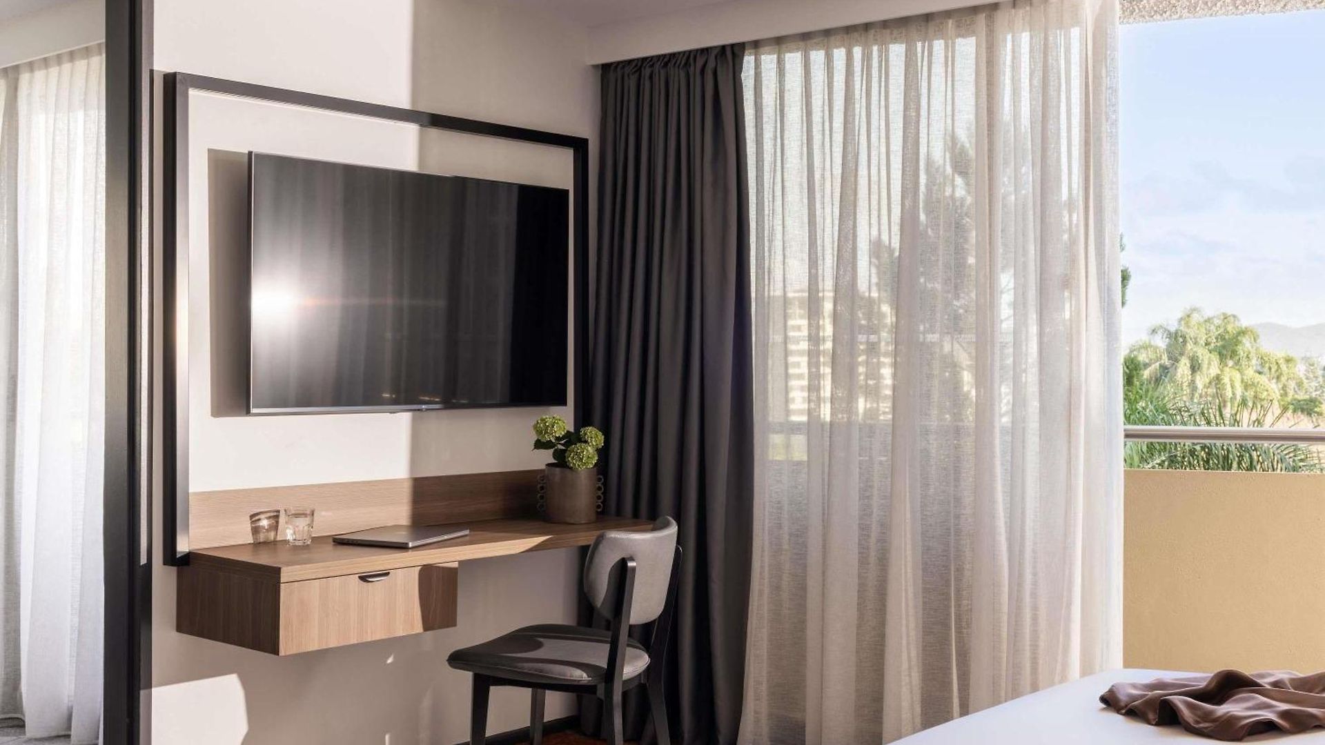 Mercure Spring Hill 4*