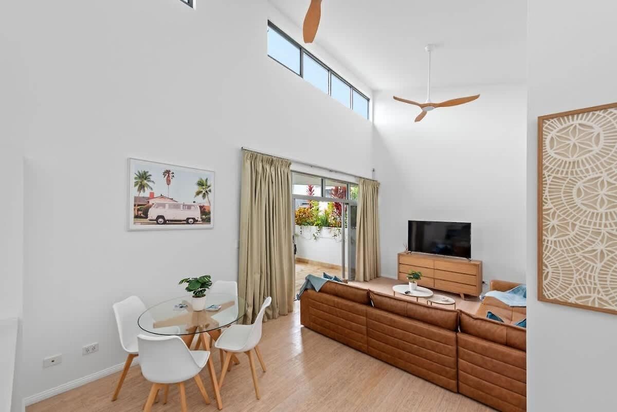 Apartment Hidden Oasis! 2bed/2bath/1car ~ 5mins To Cbd Brisbane