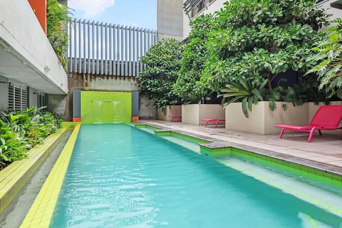 Hidden Oasis! 2bed/2bath/1car ~ 5mins To Cbd