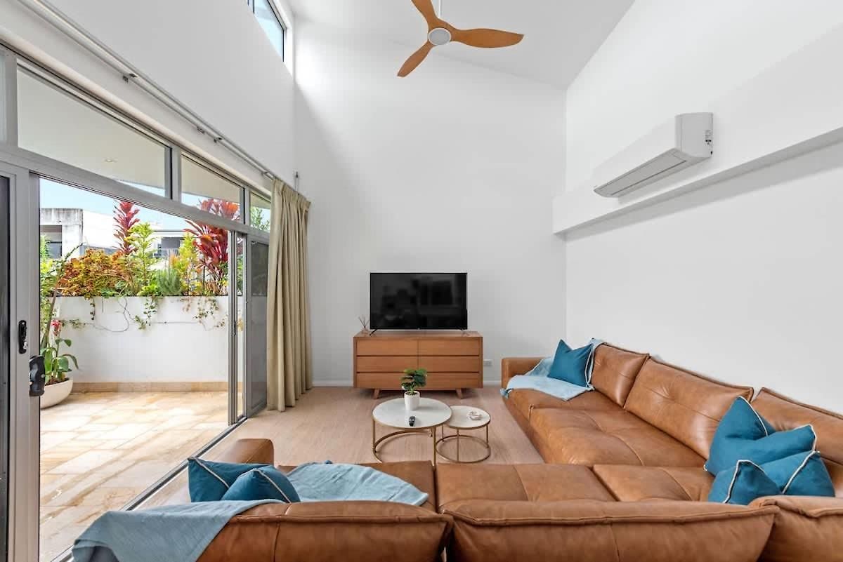 Hidden Oasis! 2bed/2bath/1car ~ 5mins To Cbd