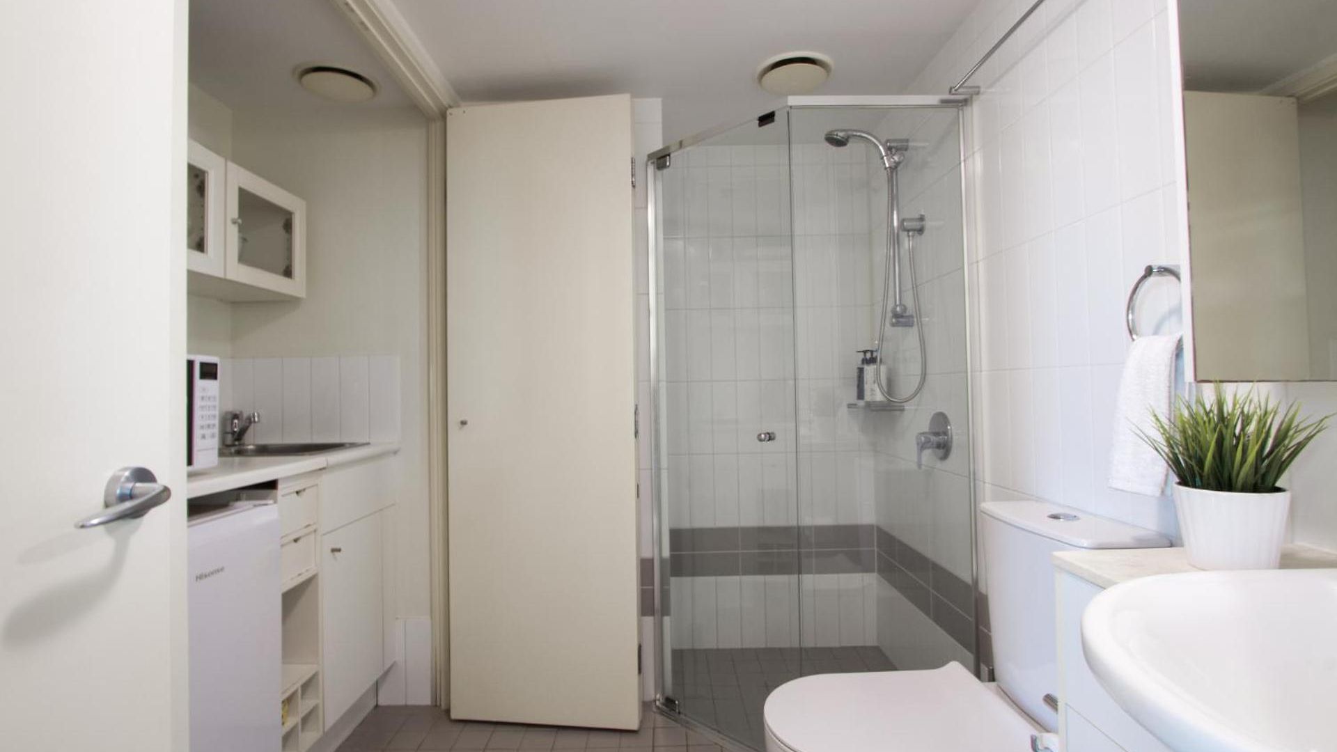 1 Bed Near Eagle Street Inn