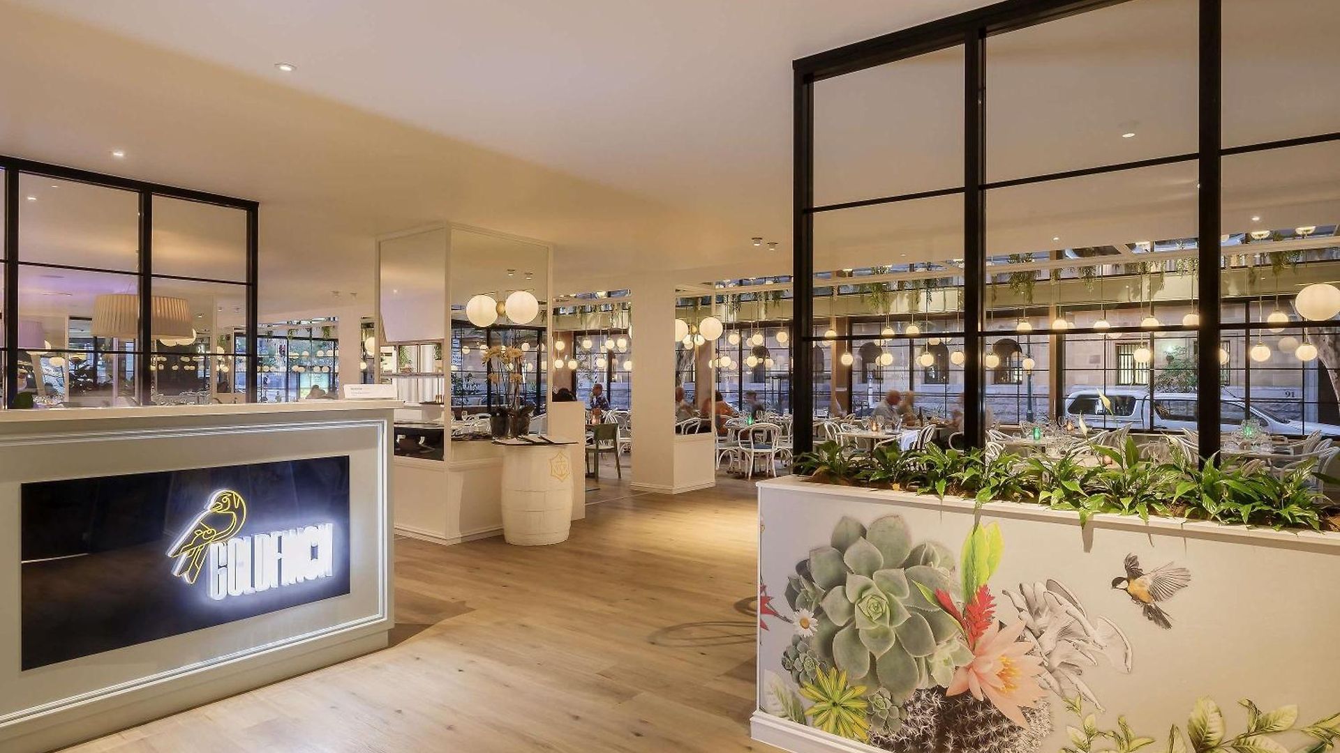 Hotel Mercure King George Square 4*